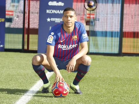 'Raphael Varane mới' ra mắt Barcelona