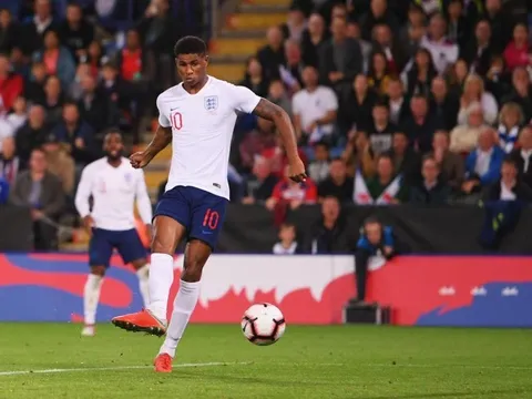 Rashford liên tục tỏa sáng, fan Quỷ đỏ hiến kế cho HLV Mourinho