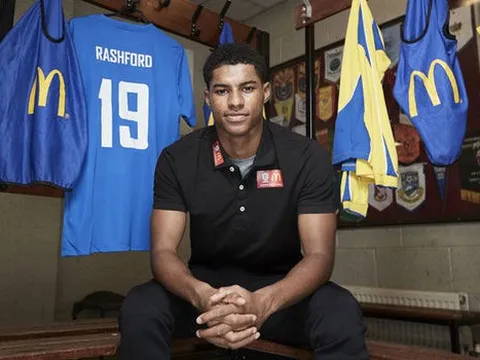 Rashford khoác chiếc áo đấu lạ hoắc trước derby Manchester