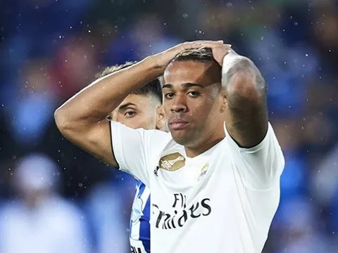 Chuyện quái quỷ gì đang xảy ra ở Real Madrid?