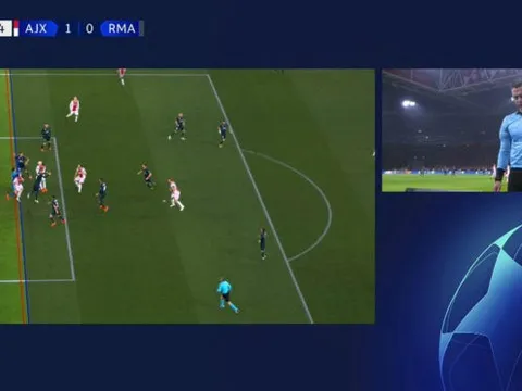 UEFA giải thích lý do trọng tài tước bàn thắng của Ajax