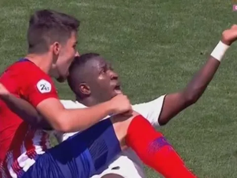 'Thần đồng' Vinicius bị cắn: Real Madrid không cần quá ủy mị