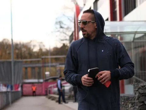Ribery ăn diện bảnh bao đến sân tập Bayern Munich