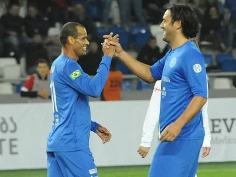 Rivaldo, Totti sát cánh đánh bại đội bóng của Crespo, Shevchenko