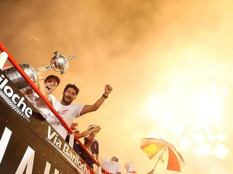 River Plate diễu hành tưng bừng mừng vô địch Copa Libertadores