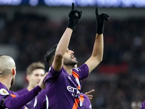 Với 3 lý do này, đáng lẽ ra MU nên mua Mahrez thay vì 'thảm họa' Sanchez