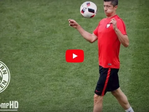 Robert Lewandowski biểu diễn kĩ thuật siêu đẳng