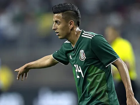 Man Utd quá khôn khéo khi chiêu mộ Roberto Alvarado