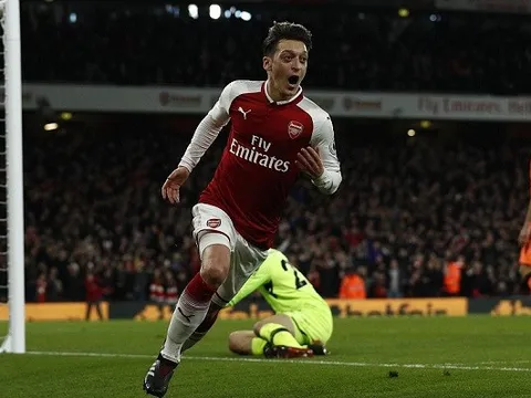 "Robin hood" hành hiệp trượng nghĩa, Arsenal may mắn thoát thua trên sân nhà