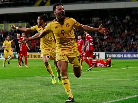 Robson-Kanu mở tỉ số trước Moldova