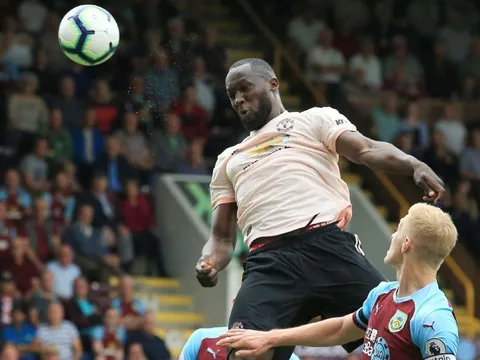Romelu Lukaku liệu có thể sánh với Drogba hay Nistelrooy?
