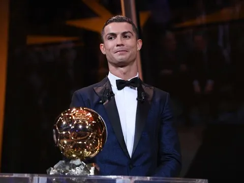 Điểm tin sáng 08/12: Ronaldo giành Bóng vàng; Mbappe thăng tiến chóng mặt