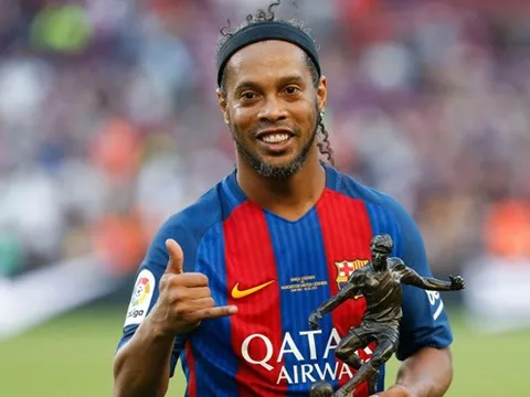 Ronaldinho gây sốc với tài khoản... 6 euro