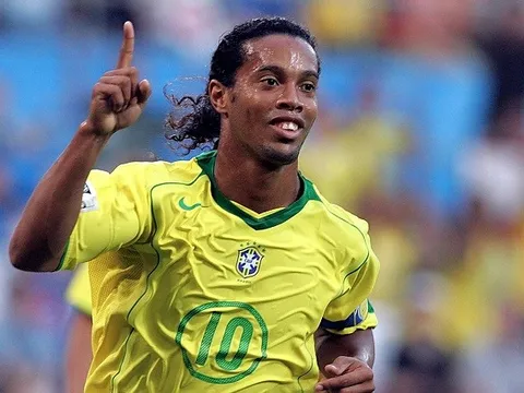 Ronaldinho lập hat-trick vào lưới Nhật Bản trong trận giao hữu