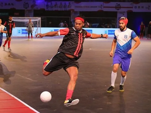Ronaldinho qua người cực chất, thu hút triệu lượt xem