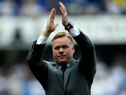 Ronald Koeman, hãy nhấn nút kết bạn với... Thành Long!