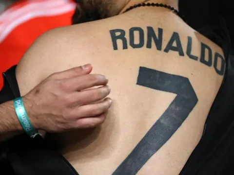 Sốc với hình xăm của fan cuồng Ronaldo