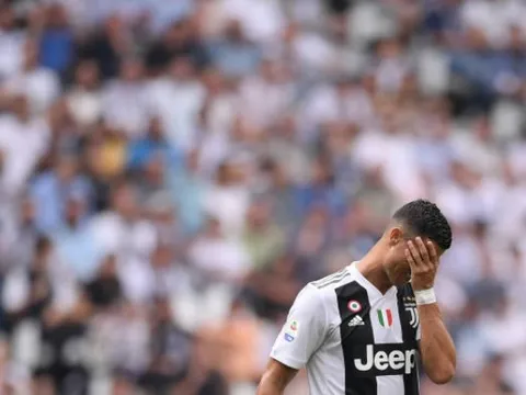 Ronaldo bật khóc ngay trên sân khi có được bàn đầu tiên cho Juventus