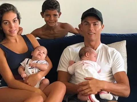 Ronaldo bất ngờ hé lộ tên nàng công chúa sắp chào đời