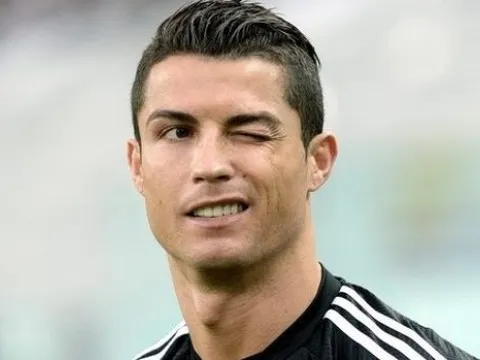 Ronaldo: Kể chuyện cuộc đời qua từng cái... nháy mắt