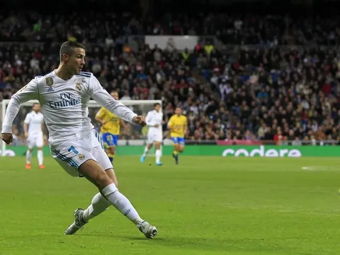 Ronaldo bù đắp bàn thắng cho Real bằng sự hào phóng