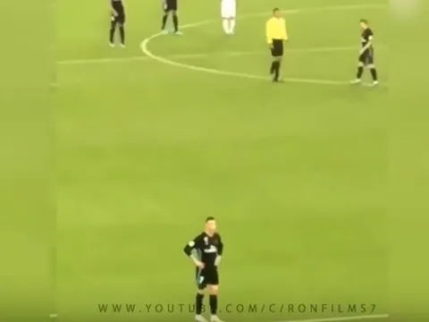 Ronaldo bực tức khi CĐV liên tục gọi tên Messi