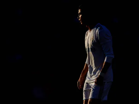 Ronaldo chìm vào bóng tối trong ngày Real thất bại