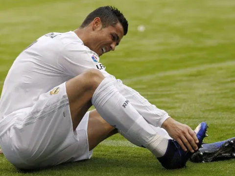 Ronaldo có khả năng vắng mặt trong trận El Clasico