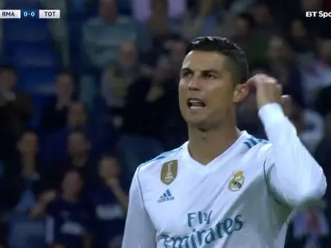Ronaldo 'điên máu' chỉ vì Benzema lỡ sút ra ngoài