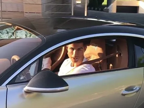 Ronaldo khoe siêu xe mới toanh, Ramos đưa bồ đi dự sự kiện