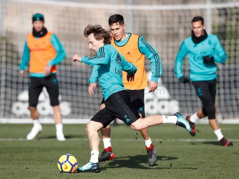Ronaldo liên tục bỏ tập khi Real Madrid chuẩn bị cho El Clasico