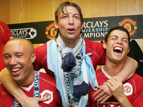 Pique và những ngôi sao sát cánh cùng cả Ronaldo và Messi