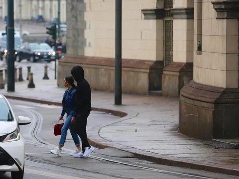 Ronaldo mệt mỏi tìm nhà thờ tổ chức hôn lễ tại Italia