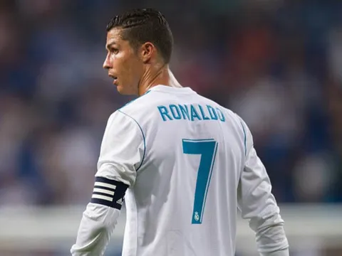 Ronaldo phải ở lại Real vì bị Man Utd 'chê'