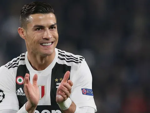 Ronaldo phản ứng bất ngờ trước thất bại của Juventus