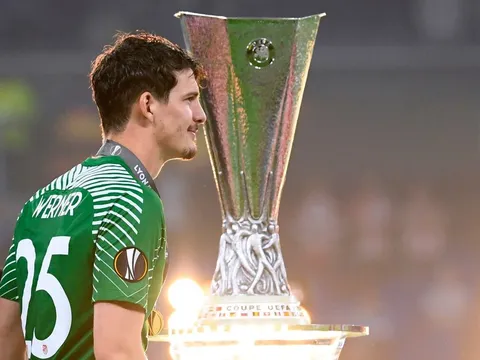 Ronaldo ra đi, dọn đường cho 10 cái tên này bước ra ánh sáng