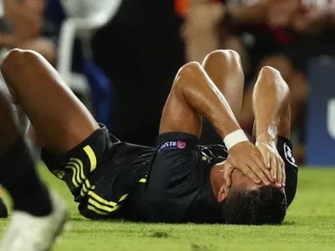 Trọng tài Clattenburg: Thẻ đỏ cho Ronaldo là quá nặng