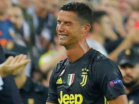 UEFA họp "xử" thẻ đỏ của Ronaldo