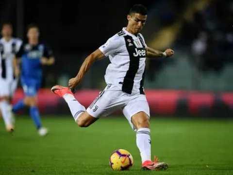 Ronaldo: "Tôi phải về xem lại bàn thắng của mình"