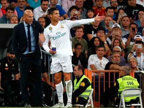 Ronaldo thụt lùi vì bất mãn chiến thuật của Zidane?