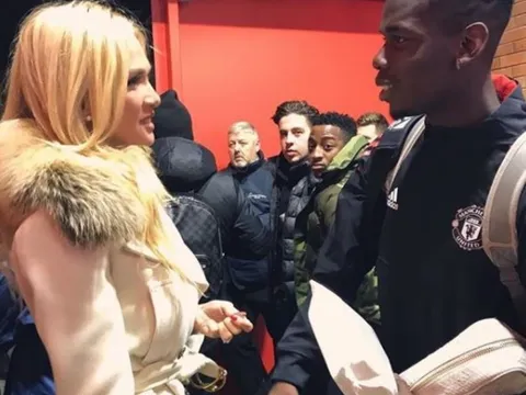 Rooney âm thầm đến Old Trafford, Pogba thân mật với hoa hậu Nga