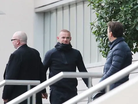 Rooney đụng độ đồng đội cũ tại Man Utd ở khách sạn Lowry