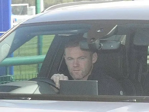 Rooney lĩnh án phạt nặng vì lái xe khi say rượu