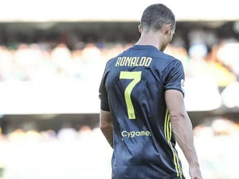 'Có chuyện gì với Ronaldo, cậu ấy đã bỏ rơi cả thế giới?'