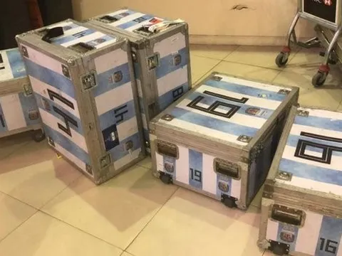 Tuyển Argentina bị sờ gáy vì... buôn lậu?