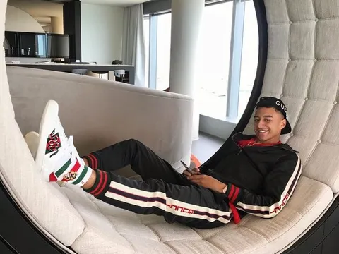 'Té ngửa' với lý do cầu thủ Man United... đá dở?!