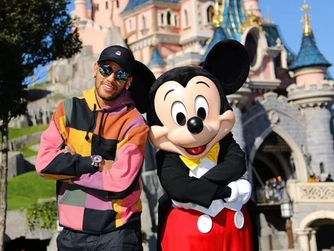 Neymar lộ ảnh 'hẹn hò' với sao hoạt hình