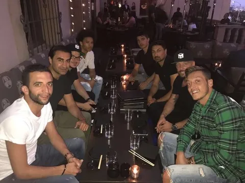 Đây, lý do chứng minh Ozil là 'anh đại Rich Kids'