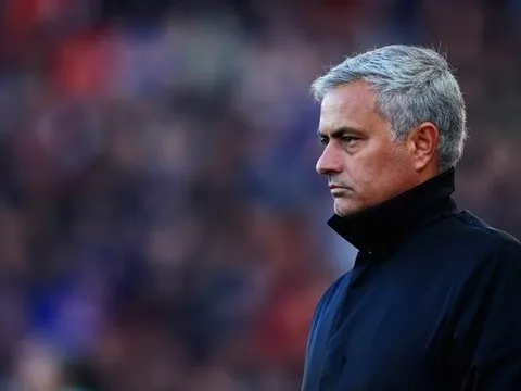 Jose Mourinho: Nếu khóc trong mưa sẽ bớt đau hơn…