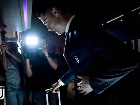 Ronaldo dẫn đầu dàn soái ca Juventus đến Jeddah